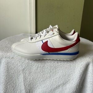 NWOB Nike Golf Women’s White Sneakers with Red Swoosh and Blue Trim Sz 9